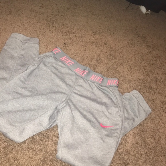 Nike Joggers - Picture 1 of 1